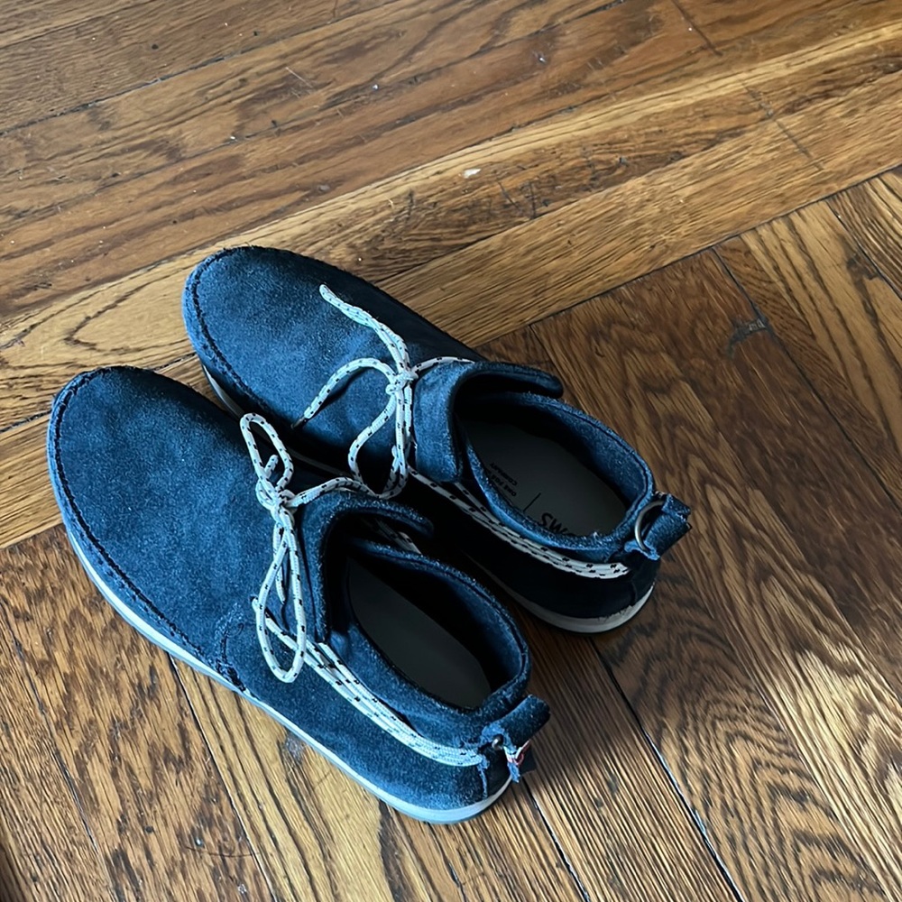 Tom’s blue suede shoes EUC
